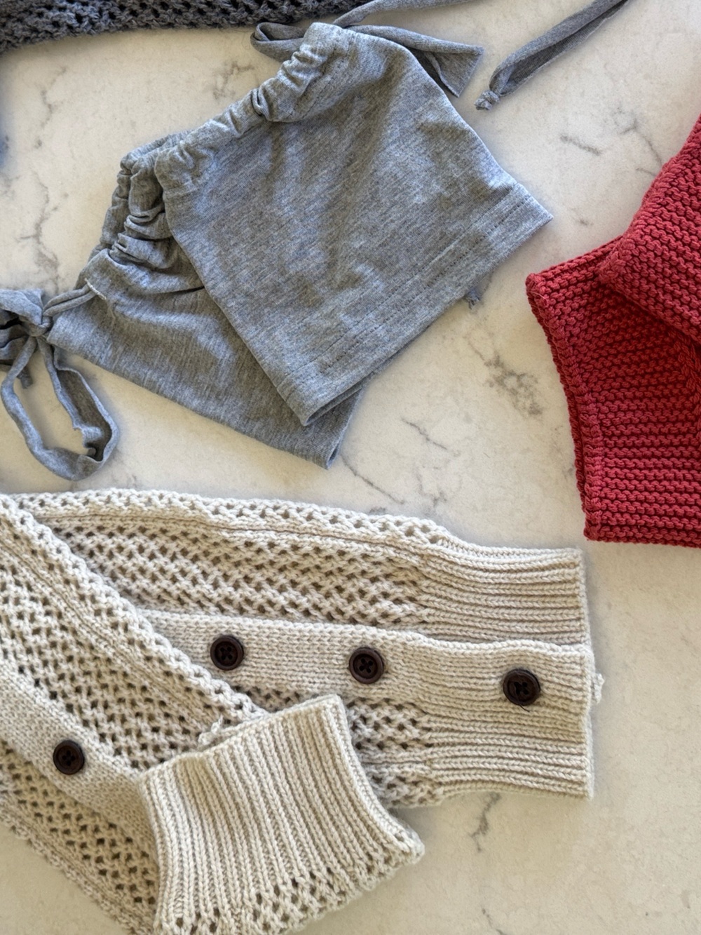 3 pair of Grace & Lace Button-Detail Cable Knit leg Warmers in Cream, Gray,rust